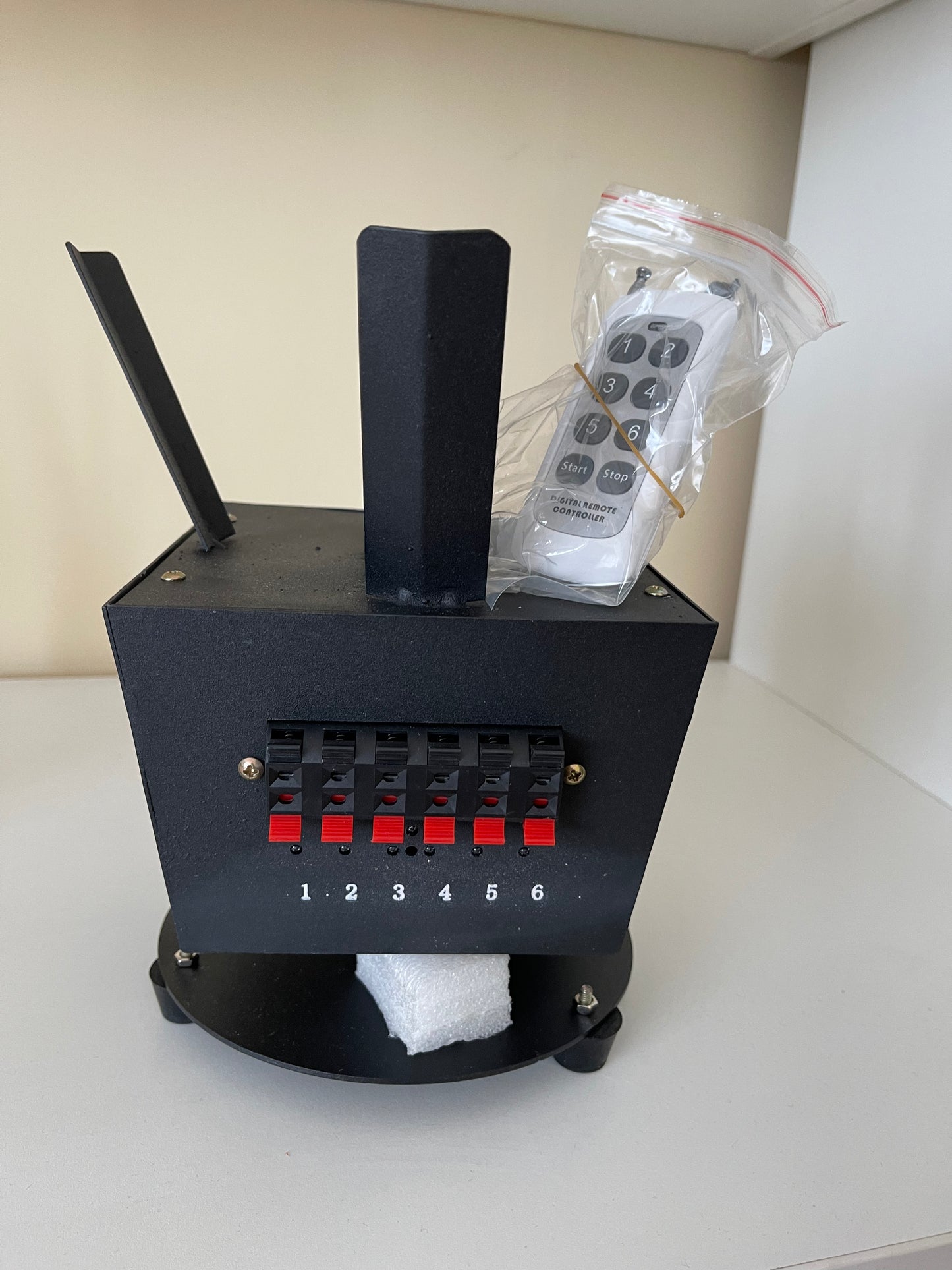 Sistem wireless declansare artificii tip rotativ de sol SF002