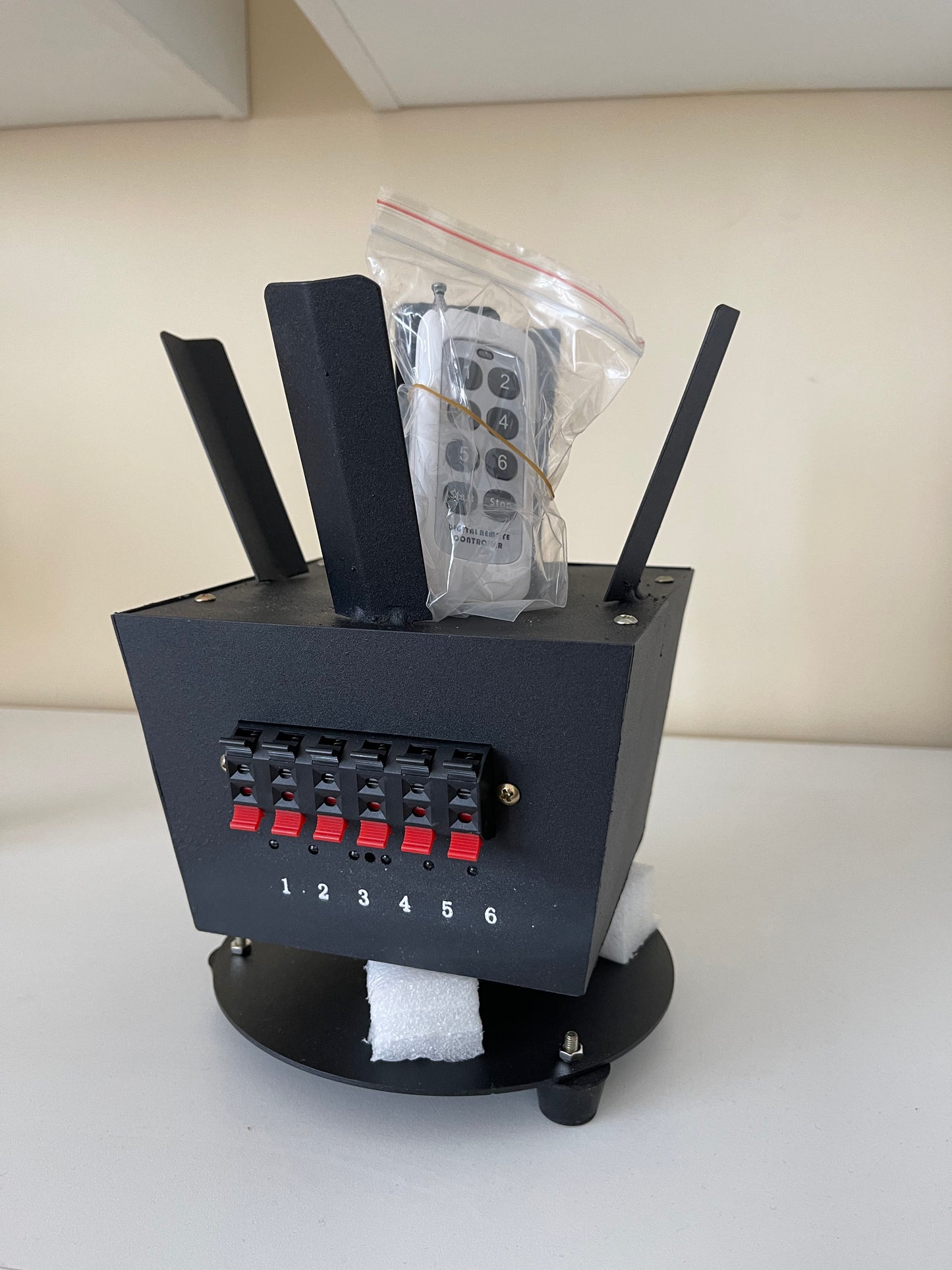 Sistem wireless declansare artificii tip rotativ de sol SF002